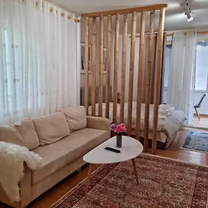 Appartamento New Lovely Full Of Light Ap In, Tirana